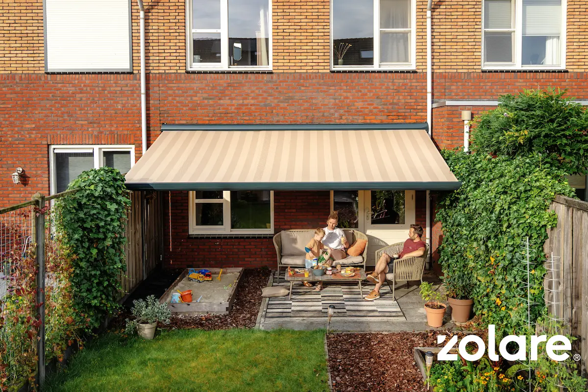 zonnescherm familie tuin